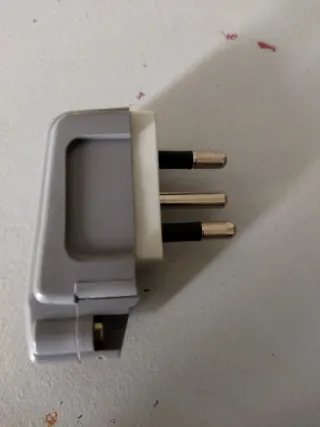 4 Clavijas Eléctricas Eunea 3168-G Gris