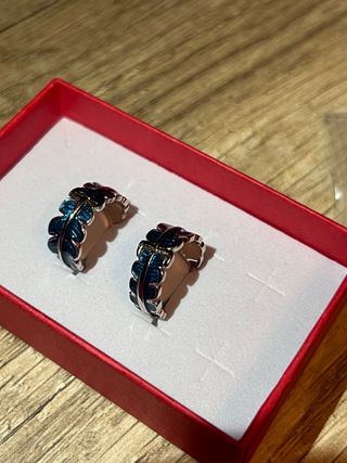 Pendientes de hoja azul y plata