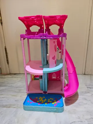 Casa de muñecas Barbie Chelsea con tobogán