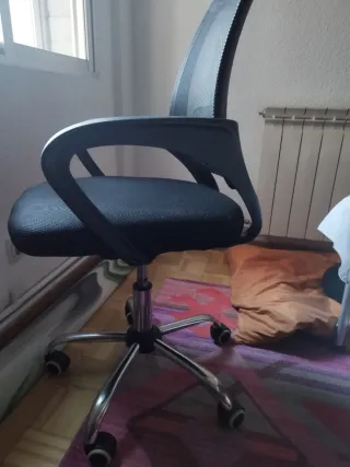 Silla ergonómica de oficina negra