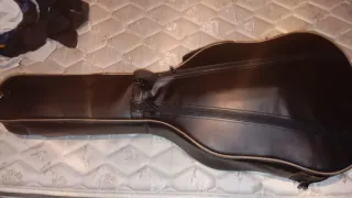 Guitarra + Funda + Soporte
