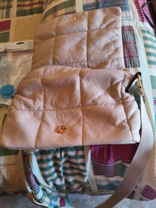 Bolso polipiel como acolchado muy suave y blandito