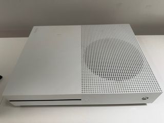 Xbox One S 500GB + Mando + FIFA 17