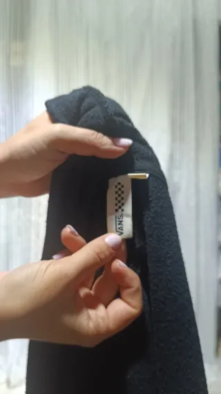 Sudadera Vans Negra con Mangas Florales