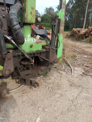 Tractor Fiat 80-90 DT con grúa forestal