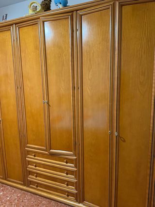 Armario ropero de madera