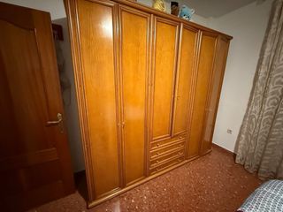 Armario ropero de madera
