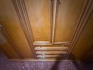 Armario ropero de madera