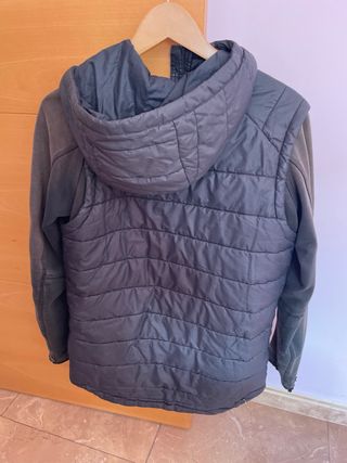 Chaqueta Nike acolchada con mangas grises