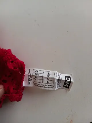 Sujetador de encaje rojo