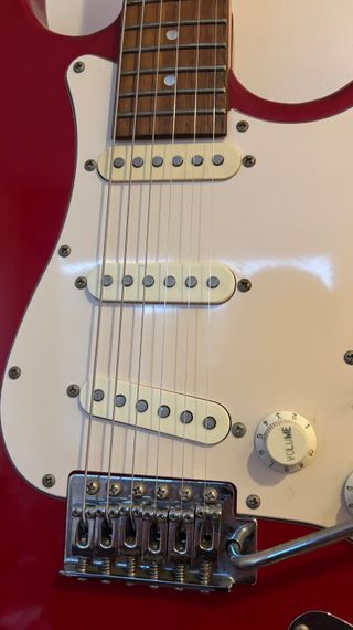 Guitarra Eléctrica XP + Amplificador Behringer