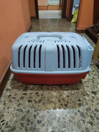 Transportín rígido + bebedero