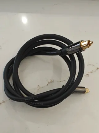 Barra de Sonido LG Negra incluye cable óptico.