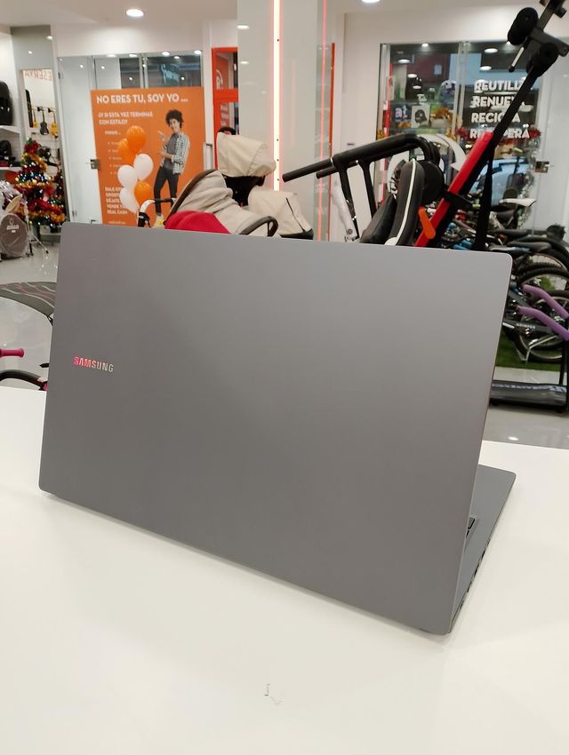 PORTATIL SAMSUNG GALAXY BOOK4 INTEL 5 120U 8GB RAM 512GB SSD + CAJA + CARGADOR