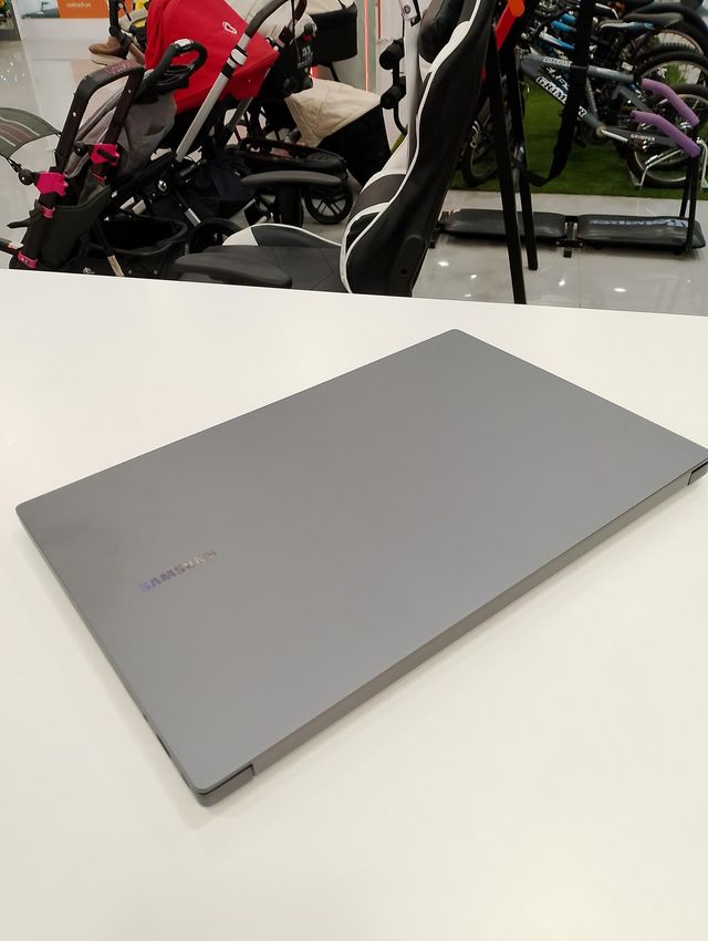 PORTATIL SAMSUNG GALAXY BOOK4 INTEL 5 120U 8GB RAM 512GB SSD + CAJA + CARGADOR