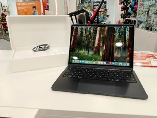 MACBOOK AIR 2025 13.6 M4 24GB 512GB CAJA 2 CICLOS