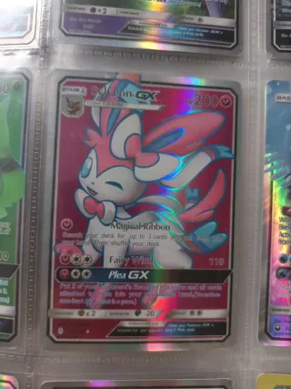 Carte Pokémon + 1 custodia protettiva per ogni carta