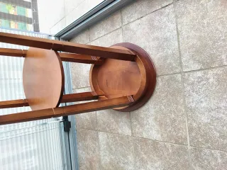 Mesa auxiliar redonda de madera