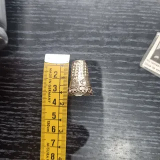 Lote antigüedades: religioso, costura y más