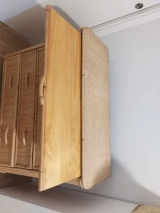Cómoda de mimbre y bambú con cajones