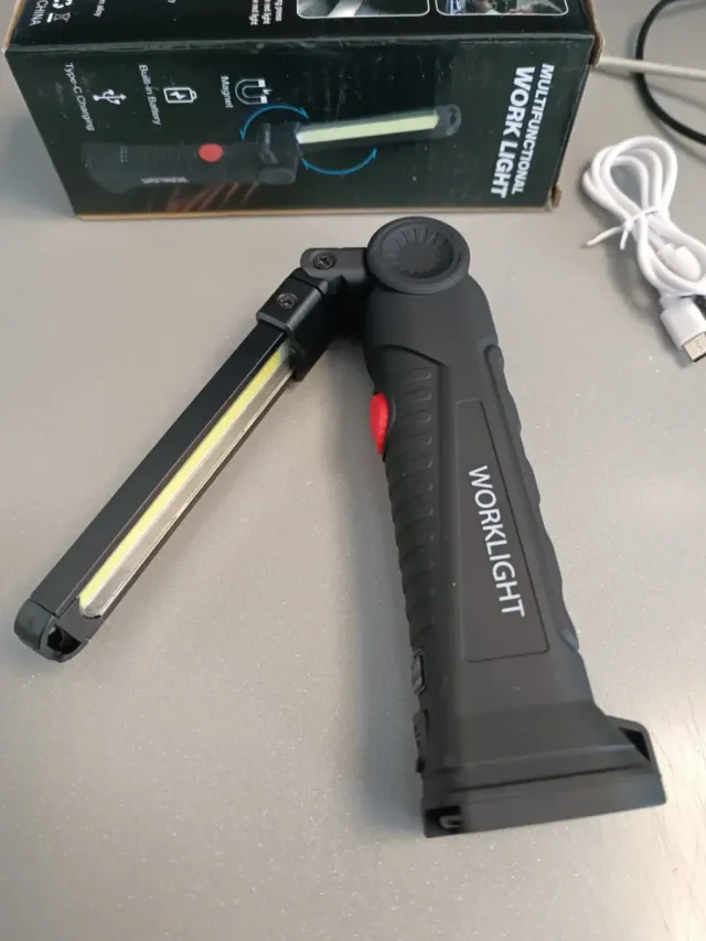 Lampada LED da officina nuova, stretta e robusta