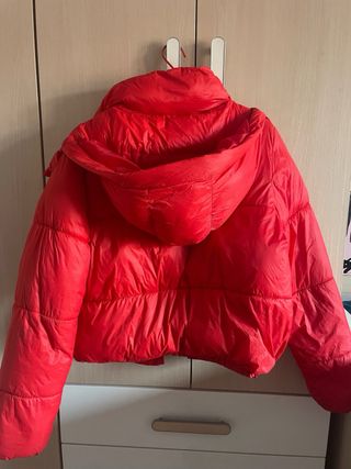 Cazadora corta acolchada roja
