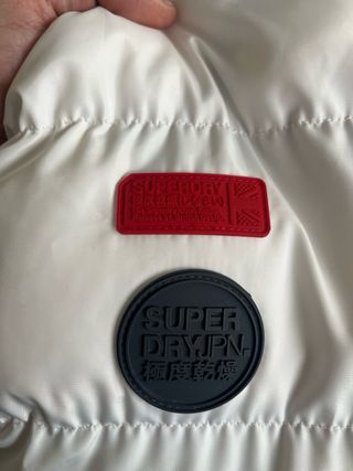 Anorak Superdry Rojo Blanco. Regalo polo Hollister