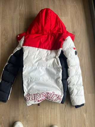 Anorak Superdry Rojo Blanco. Regalo polo Hollister