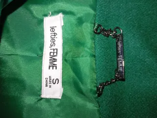 Chaquetón de paño verde. Es como una talla M/L