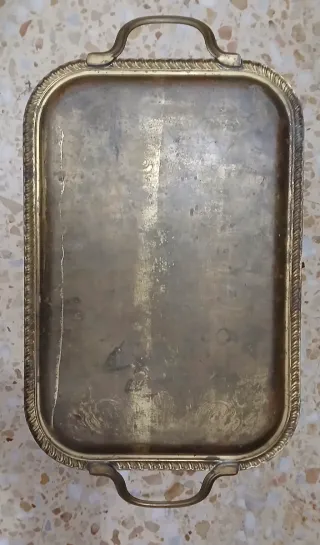 Bandeja antigua con asas