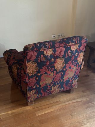 Butaca grande tapizada con tela de flores
