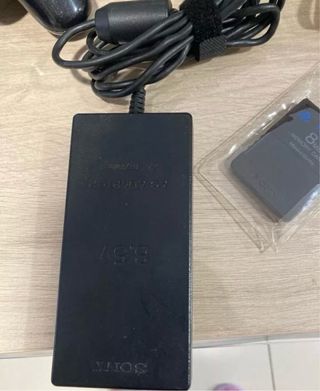 Pacchetto Playstation 2 di Sony con giochi e controller