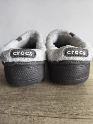 Zuecos Crocs Marrones Forrados Sólo envío