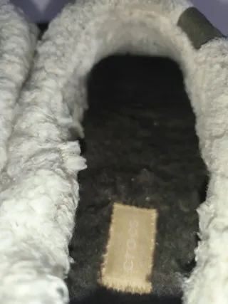 Zuecos Crocs Marrones Forrados Sólo envío