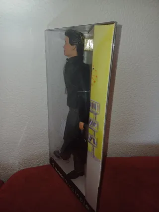 Ken Modern Circle Art Director