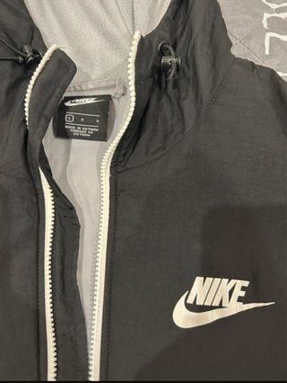 Abrigo Nike Negro y Gris con Capucha