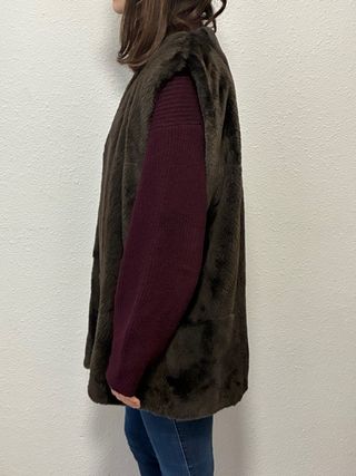 Chaleco de piel marrón