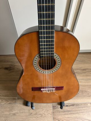 Chitarra classica per mancini