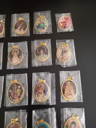 Lote 30 Medallas Religiosas