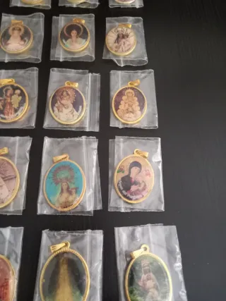 Lote 30 Medallas Religiosas