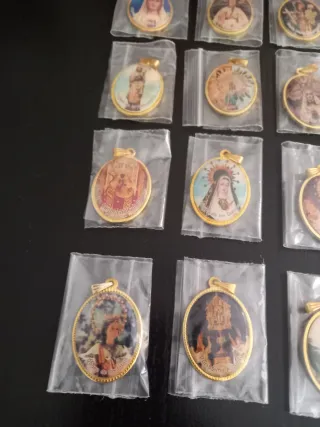 Lote 30 Medallas Religiosas