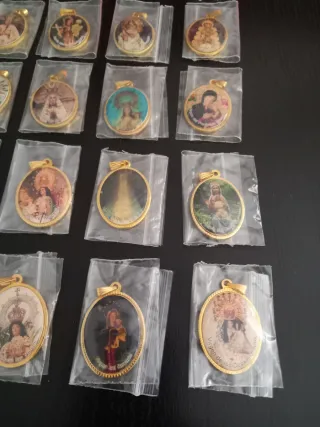 Lote 30 Medallas Religiosas