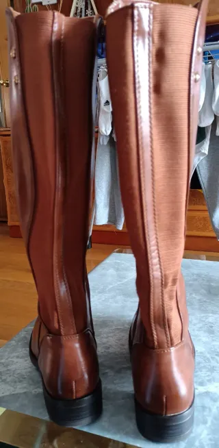 Stivali alti marroni