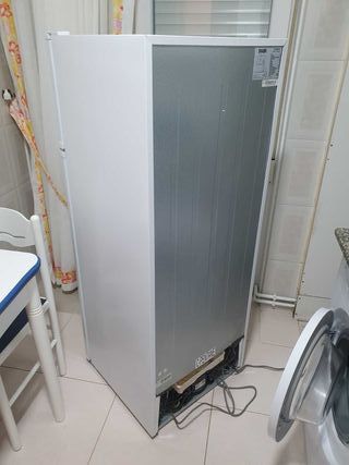 Frigorífico Svan blanco de 143cm seminuevo