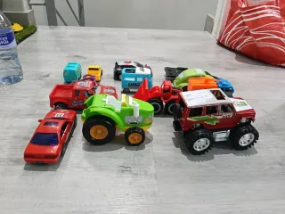 Lote de 10 coches de juguete