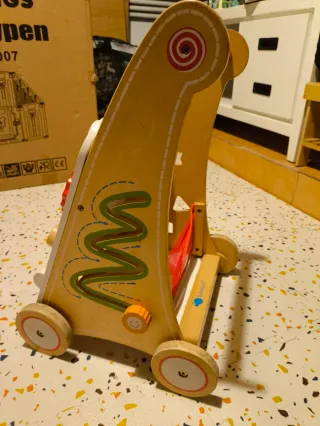 Caminador de madera para primeros pasos