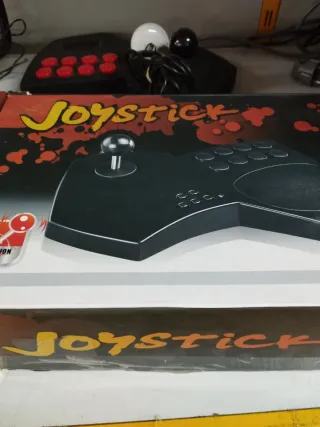 Joystick Arcade Negro con Botones Rojos