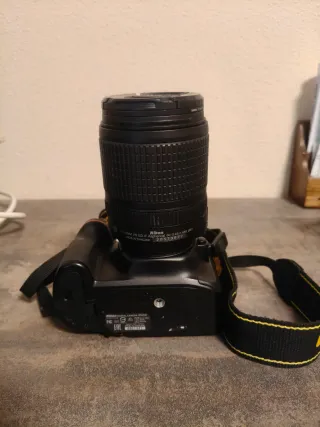 Nikon D5200 + Objetivo 18-140 VR