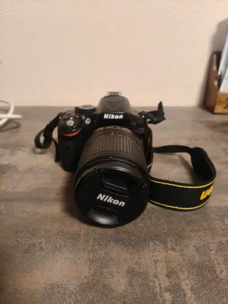 Nikon D5200 + Objetivo 18-140 VR