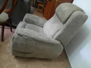 Sillón reclinable beige tela.